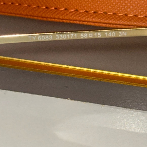 **sold***NEW Tory Burch Aviator Sunglasses | Case Included | Authentic - Picture 3 of 5